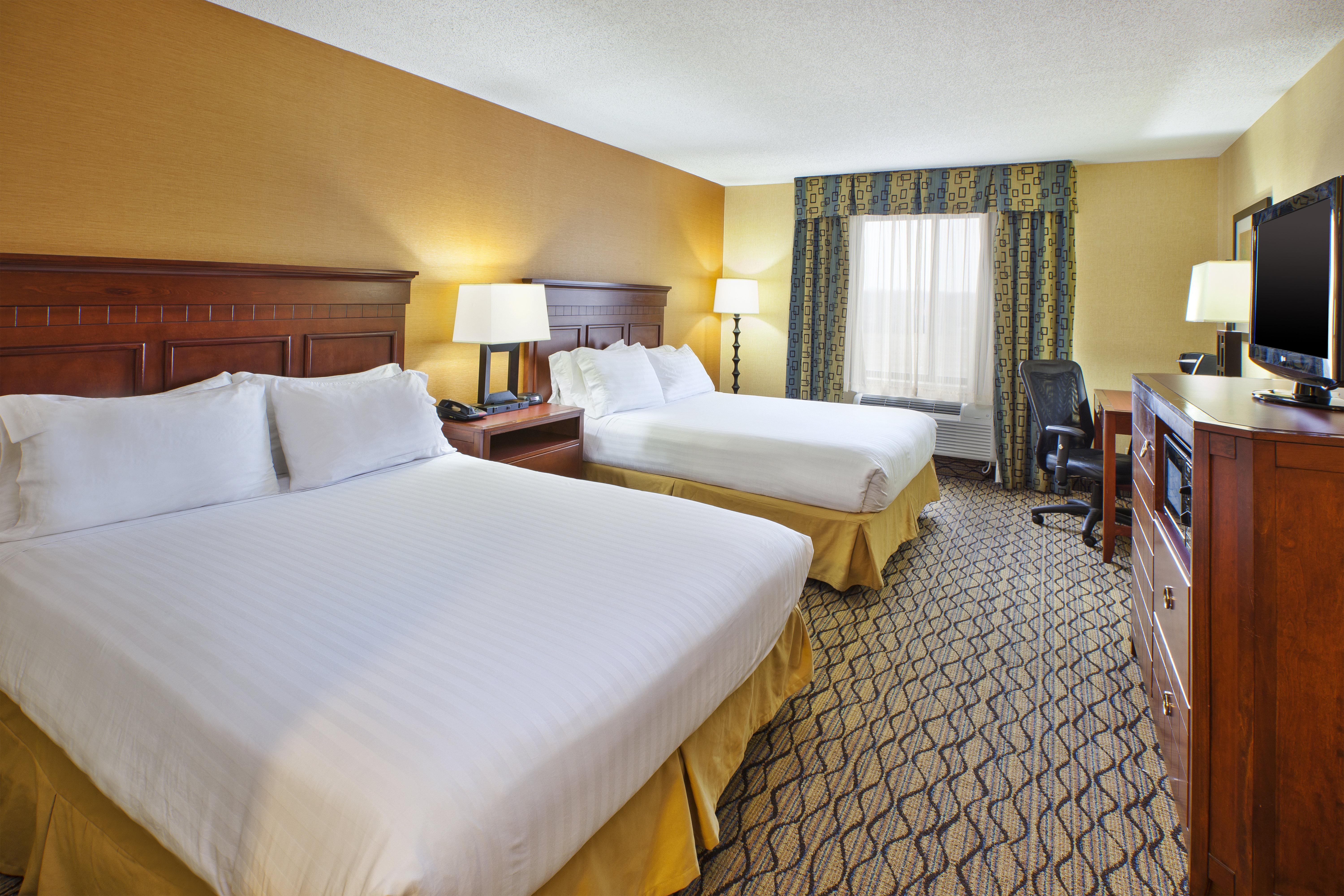 Holiday Inn Express Hotel & Suites - Belleville Area By Ihg Exterior photo