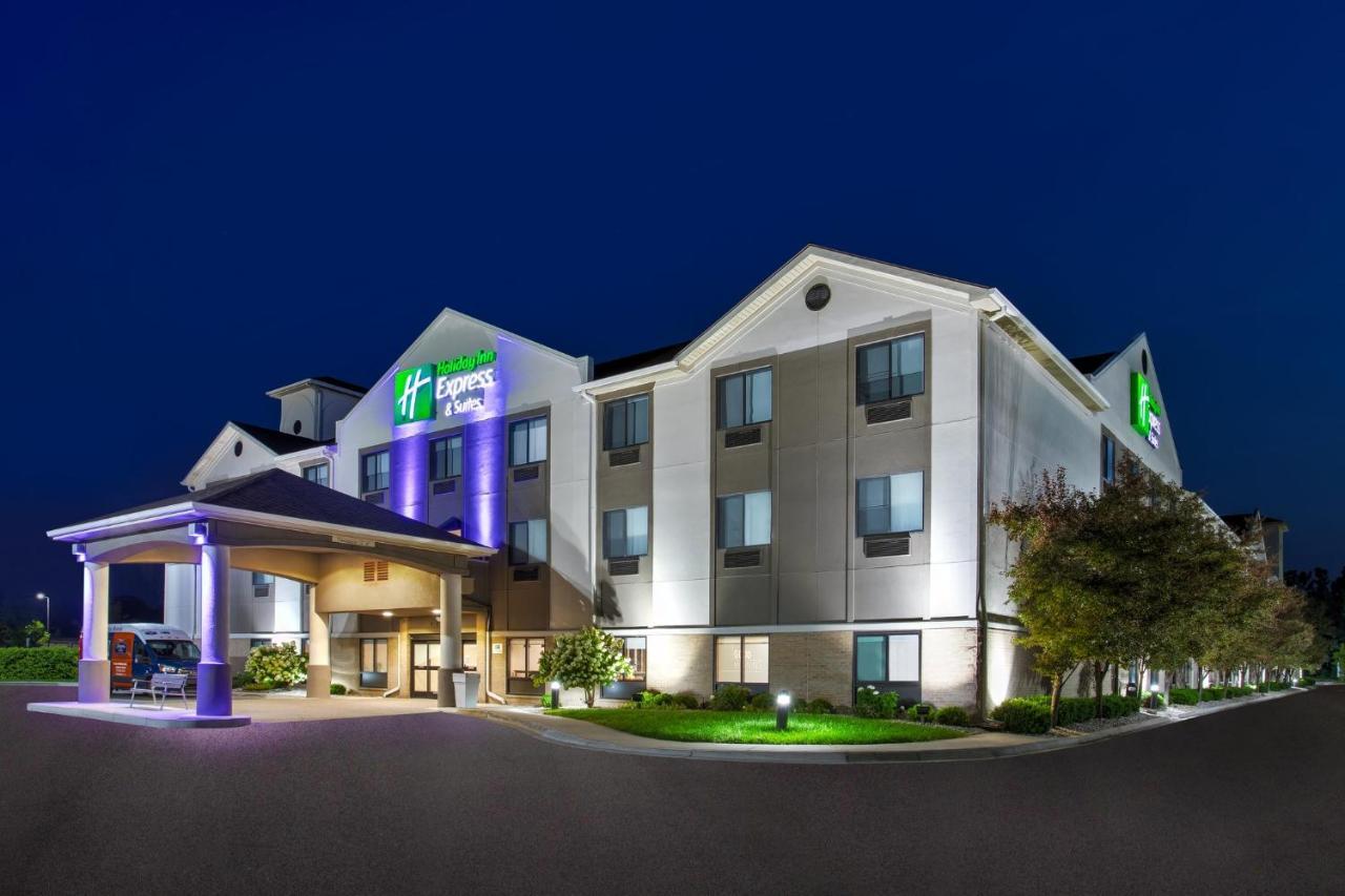 Holiday Inn Express Hotel & Suites - Belleville Area, An Ihg Hotel Exterior photo