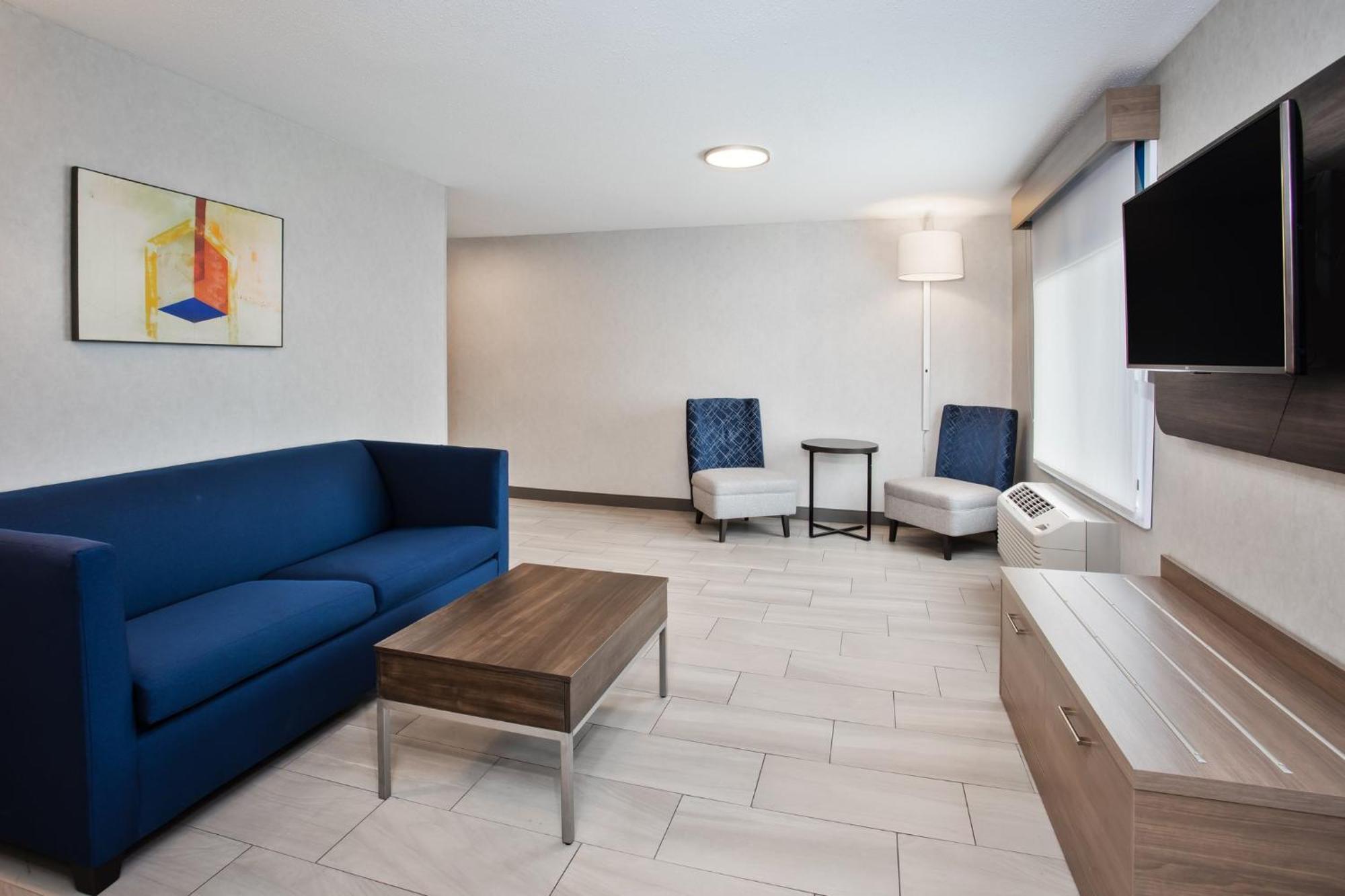 Holiday Inn Express Hotel & Suites - Belleville Area By Ihg Exterior photo