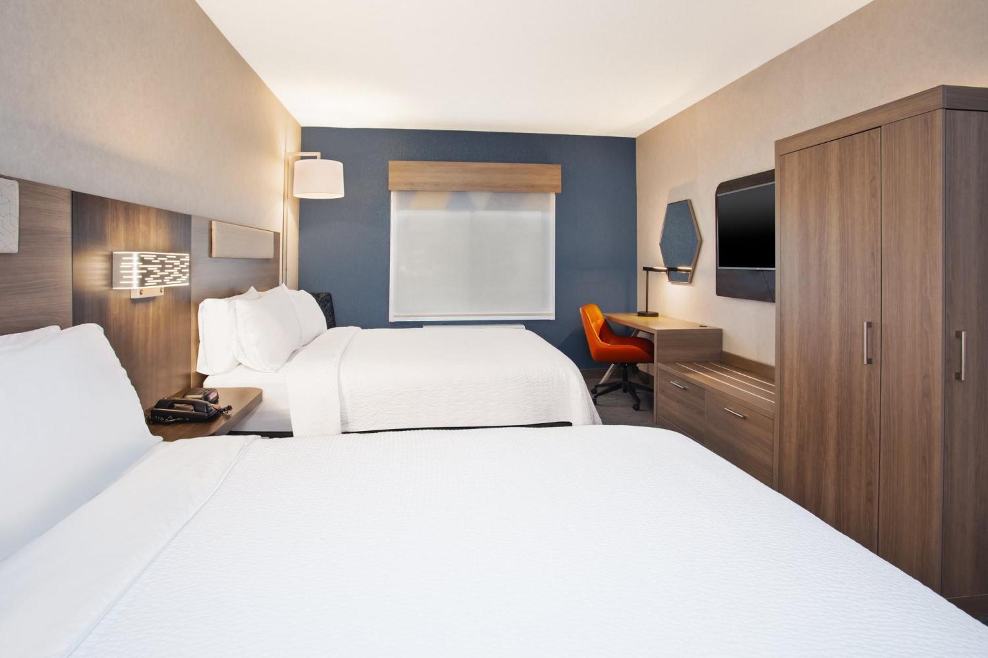 Holiday Inn Express Hotel & Suites - Belleville Area By Ihg Exterior photo