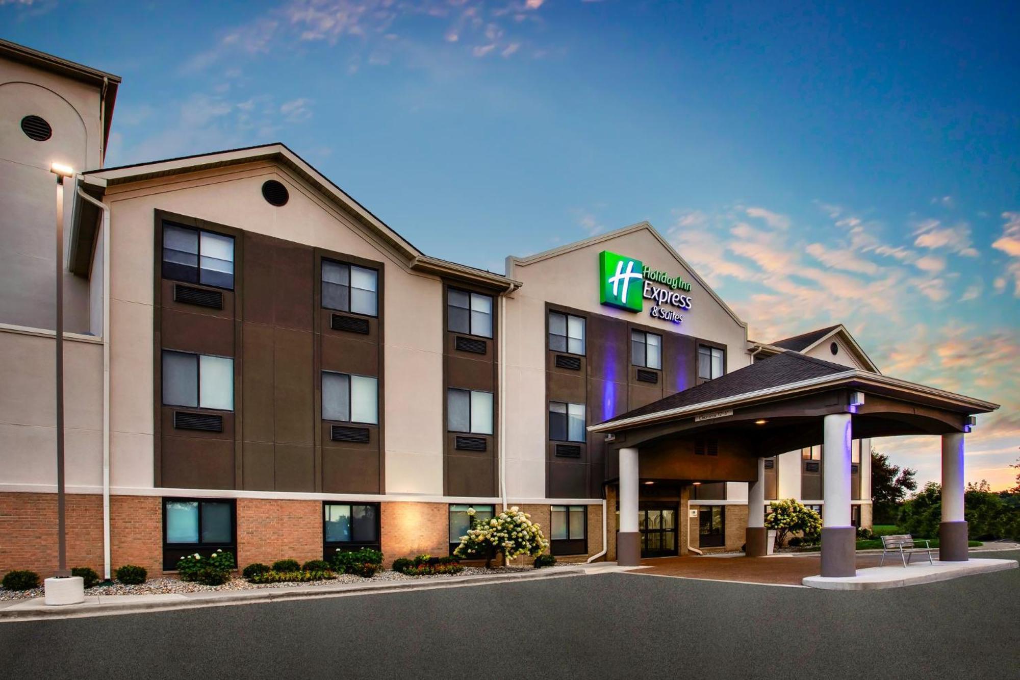 Holiday Inn Express Hotel & Suites - Belleville Area, An Ihg Hotel Exterior photo