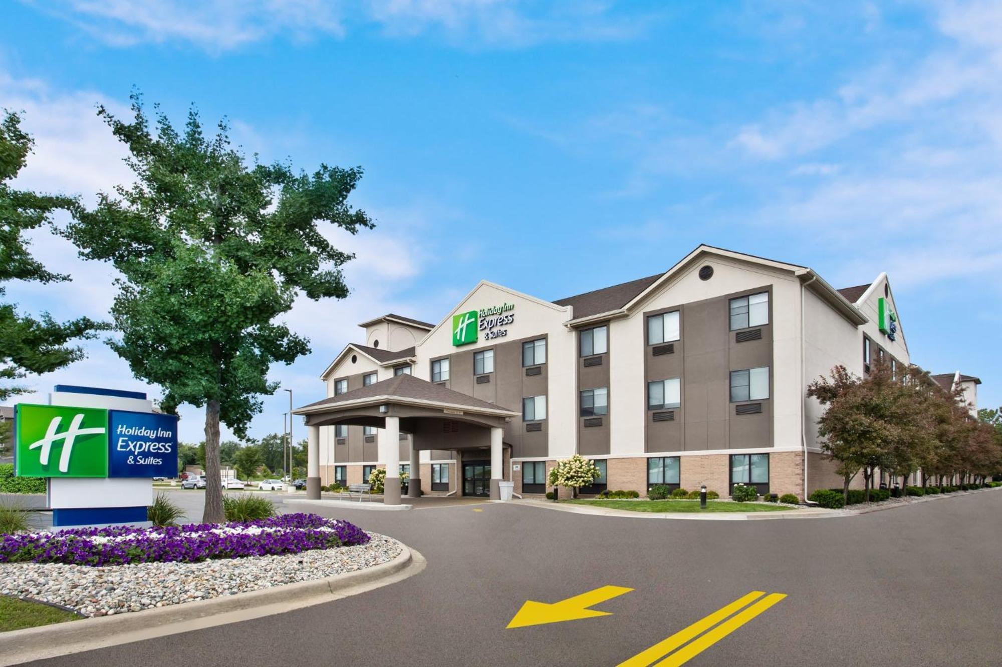 Holiday Inn Express Hotel & Suites - Belleville Area, An Ihg Hotel Exterior photo